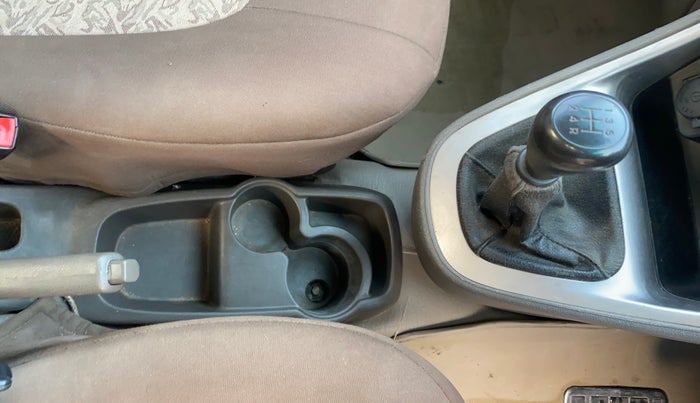 2014 Hyundai i10 SPORTZ 1.1, CNG, Manual, 87,563 km, Gear Lever