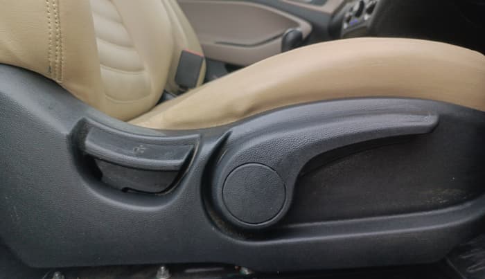 2019 Hyundai Elite i20 SPORTZ PLUS 1.2, Petrol, Manual, 68,436 km, Driver Side Adjustment Panel