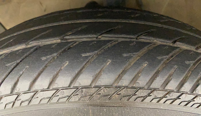 2011 Maruti Ritz LDI, Diesel, Manual, 1,25,001 km, Left Front Tyre Tread