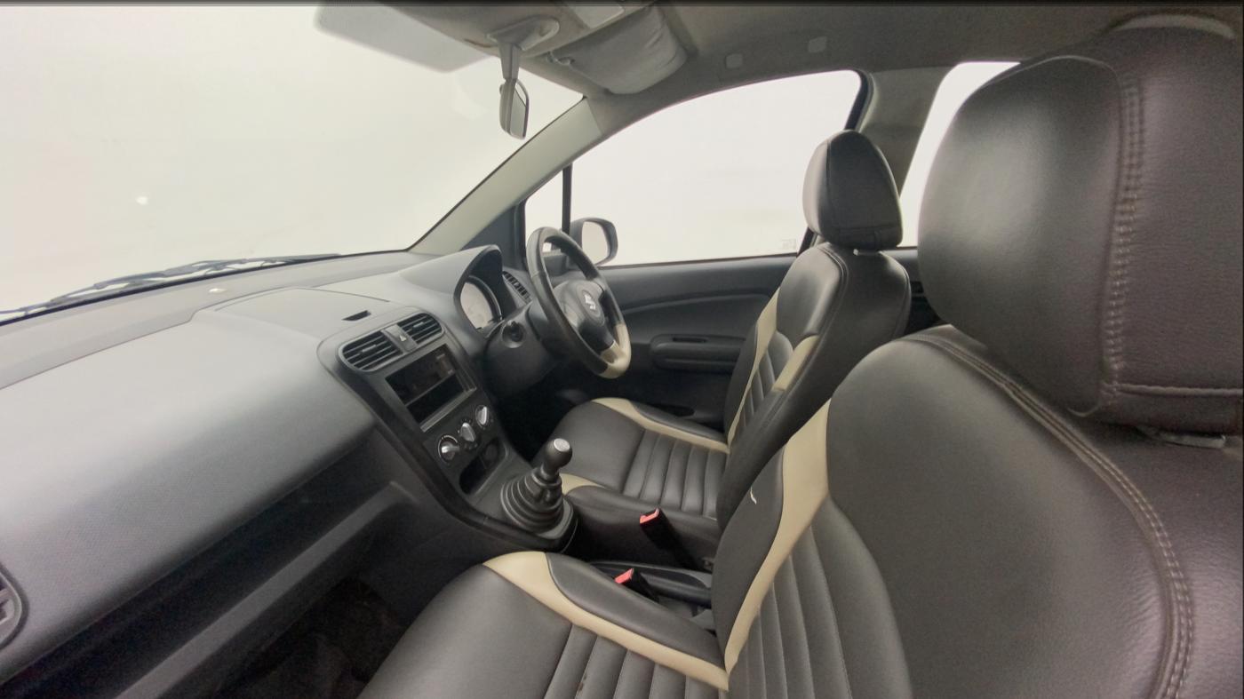 2011 Maruti Ritz LDI, Diesel, Manual, 1,25,001 km, Right Side Front Door Cabin
