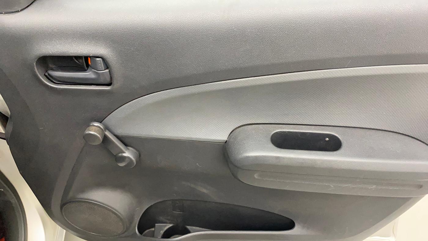 2011 Maruti Ritz LDI, Diesel, Manual, 1,25,001 km, Driver Side Door Panels Control