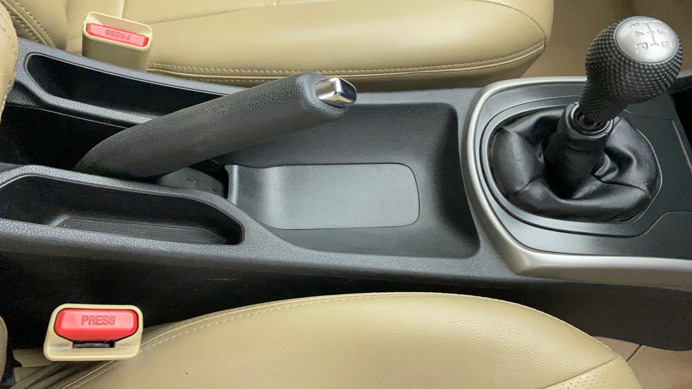 2017 Honda City V MT PETROL, Petrol, Manual, 87,562 km, Gear Lever