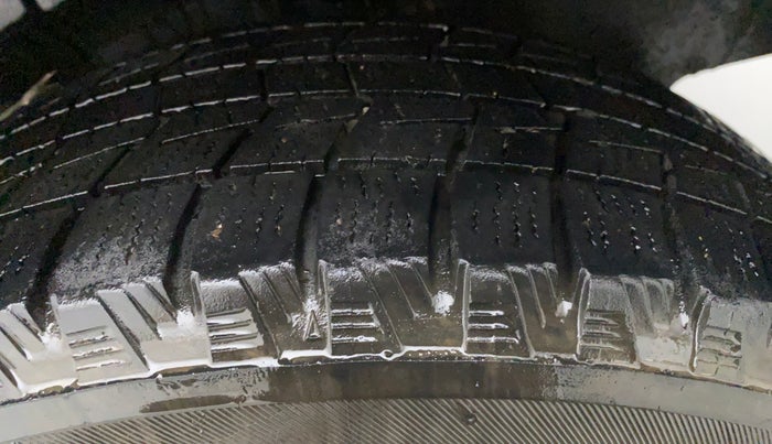 2020 Maruti Swift ZXI + AMT, Petrol, Automatic, 76,260 km, Right Front Tyre Tread