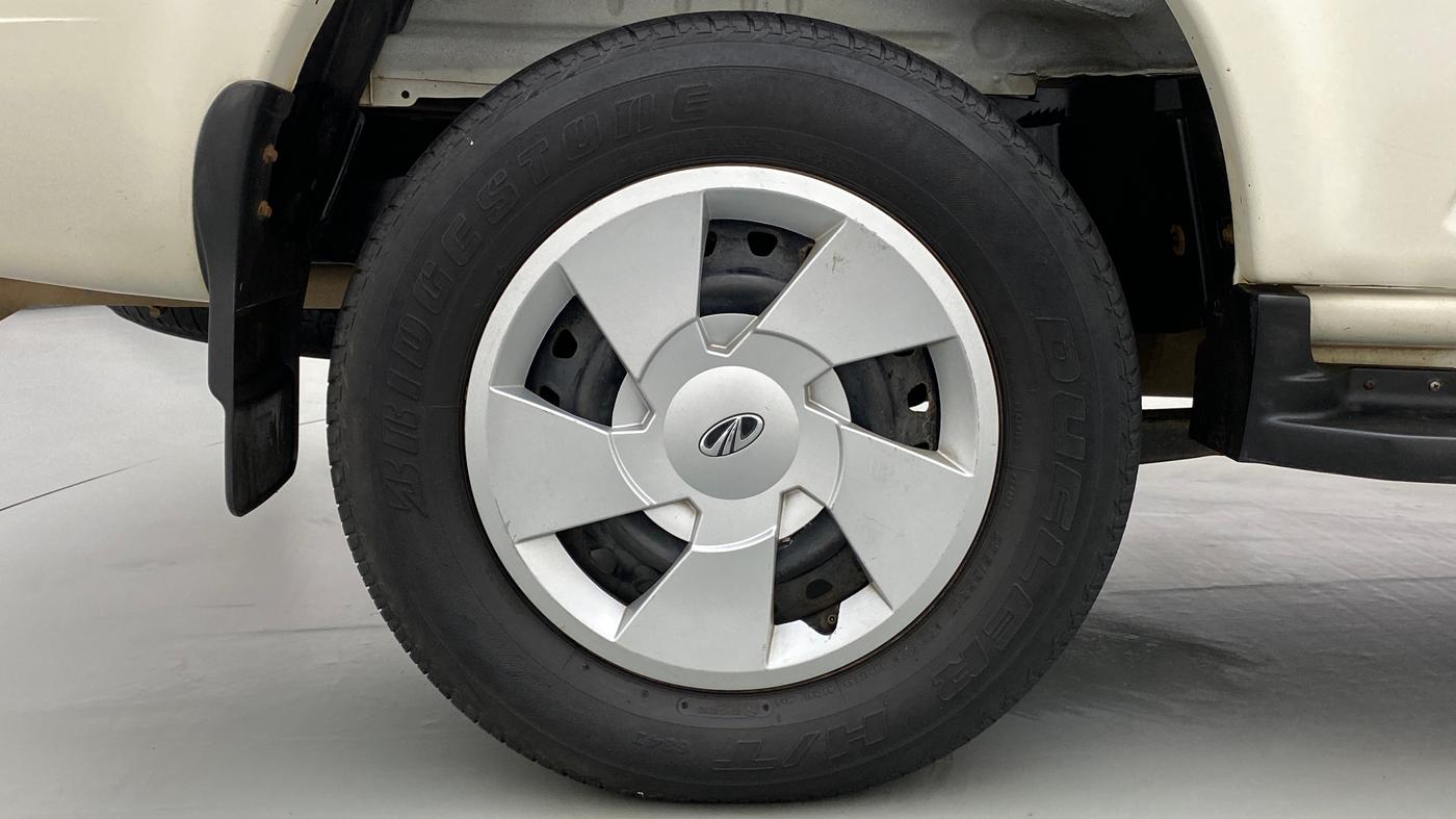 2014 Mahindra Scorpio S6 PLUS, Diesel, Manual, 67,785 km, Right Rear Wheel