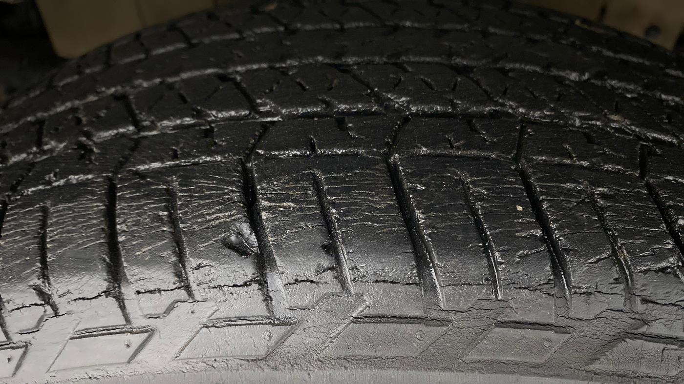 2014 Mahindra Scorpio S6 PLUS, Diesel, Manual, 67,785 km, Left Front Tyre Tread
