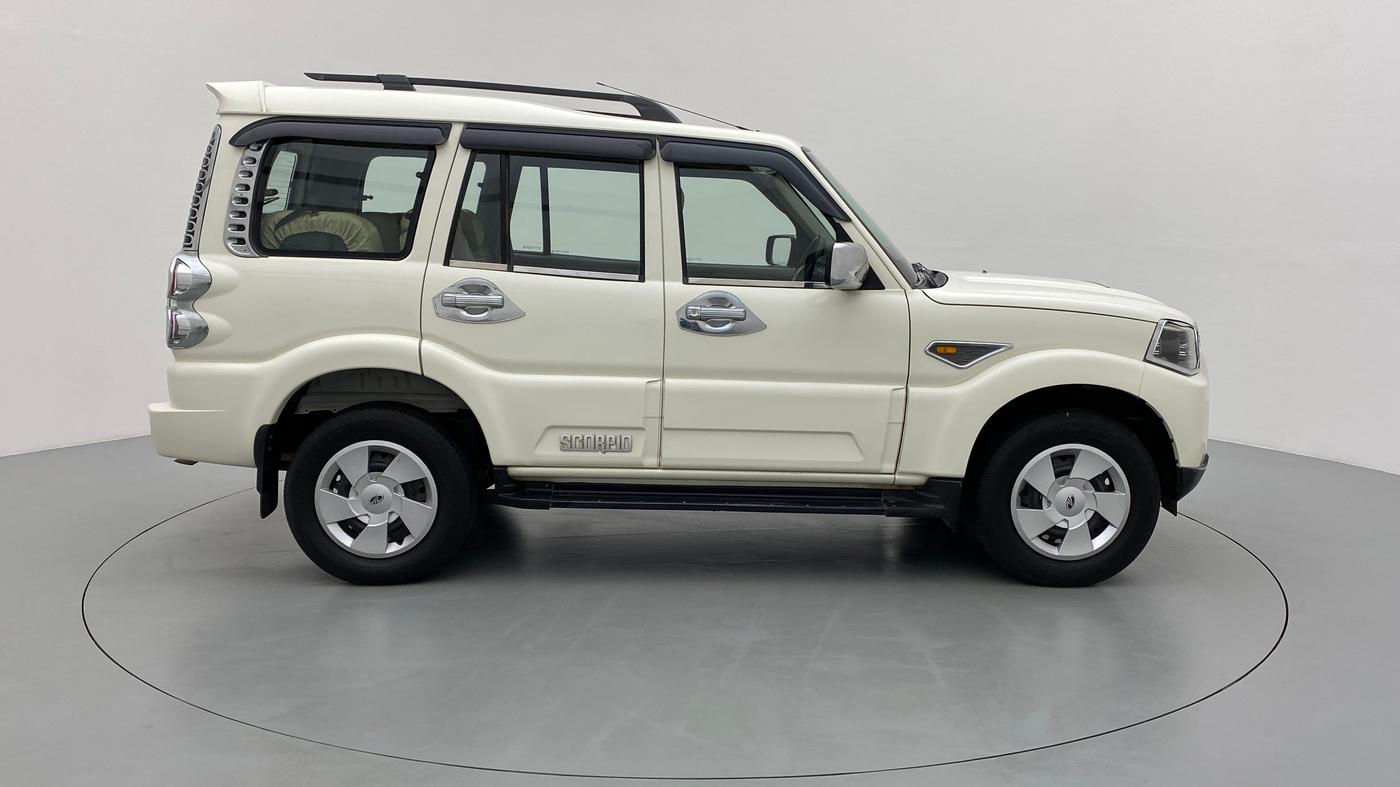 2014 Mahindra Scorpio S6 PLUS, Diesel, Manual, 67,785 km, Right Side View