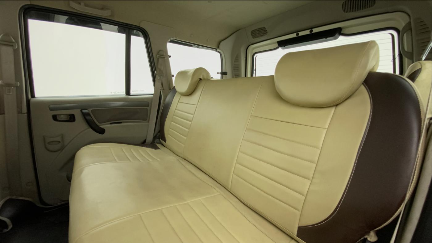 2014 Mahindra Scorpio S6 PLUS, Diesel, Manual, 67,785 km, Right Side Rear Door Cabin