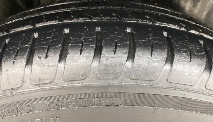 2019 Maruti Swift VXI AMT, Petrol, Automatic, 36,989 km, Right Rear Tyre Tread