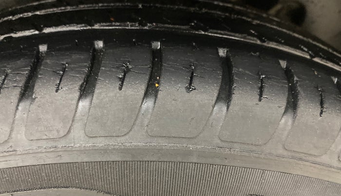 2019 Maruti Swift VXI AMT, Petrol, Automatic, 36,989 km, Left Rear Tyre Tread