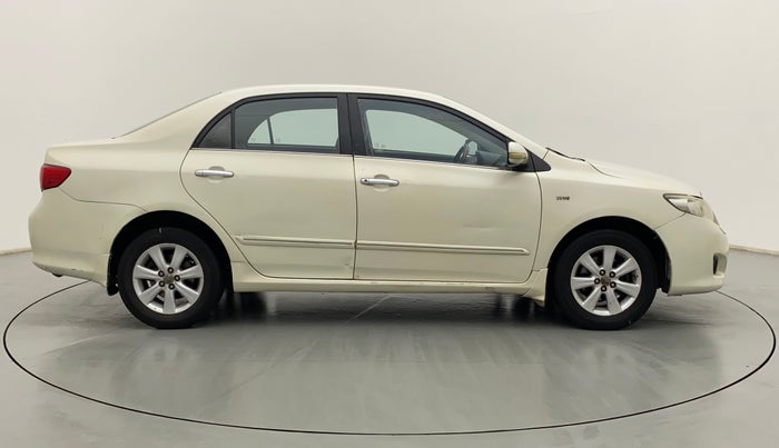 2011 Toyota Corolla Altis G PETROL, Petrol, Manual, 82,699 km, Right Side View