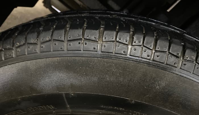 2014 Maruti Swift Dzire VXI, Petrol, Manual, 65,372 km, Right Rear Tyre Tread
