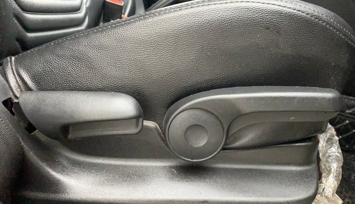 2019 Maruti Vitara Brezza ZDI PLUS AT DUAL TONE, Diesel, Automatic, 76,908 km, Driver Side Adjustment Panel