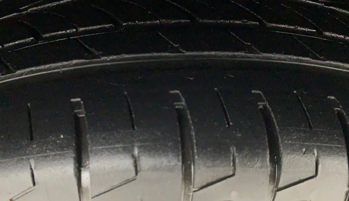 2019 Maruti Vitara Brezza ZDI PLUS AT DUAL TONE, Diesel, Automatic, 76,908 km, Left Front Tyre Tread