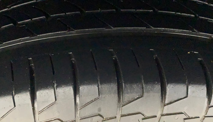 2019 Maruti Vitara Brezza ZDI PLUS AT DUAL TONE, Diesel, Automatic, 76,908 km, Right Rear Tyre Tread