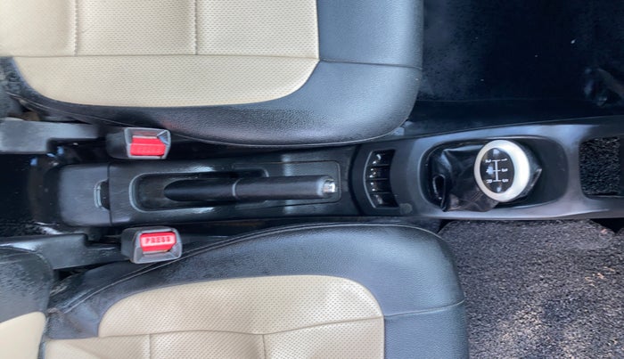 2018 Maruti Wagon R 1.0 VXI, Petrol, Manual, 39,641 km, Gear Lever