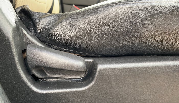 2018 Maruti Wagon R 1.0 VXI, Petrol, Manual, 39,641 km, Driver Side Adjustment Panel