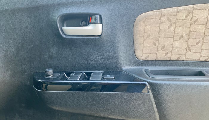 2018 Maruti Wagon R 1.0 VXI, Petrol, Manual, 39,641 km, Driver Side Door Panels Control