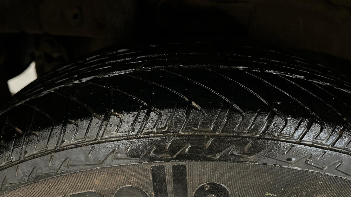 2016 Mahindra Kuv100 K6 6 STR, Petrol, Manual, 58,190 km, Right Rear Tyre Tread