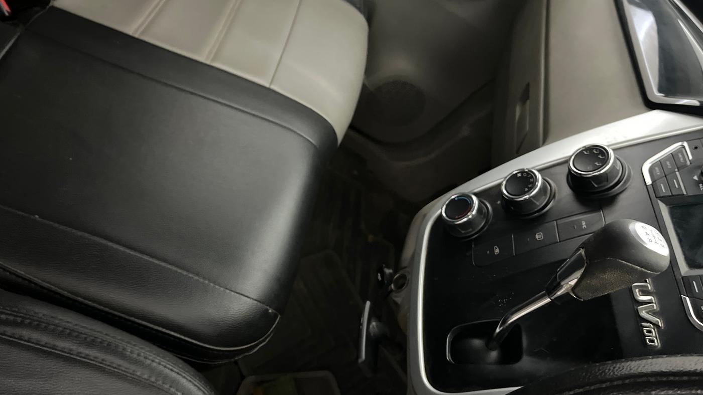 2016 Mahindra Kuv100 K6 6 STR, Petrol, Manual, 58,190 km, Gear Lever