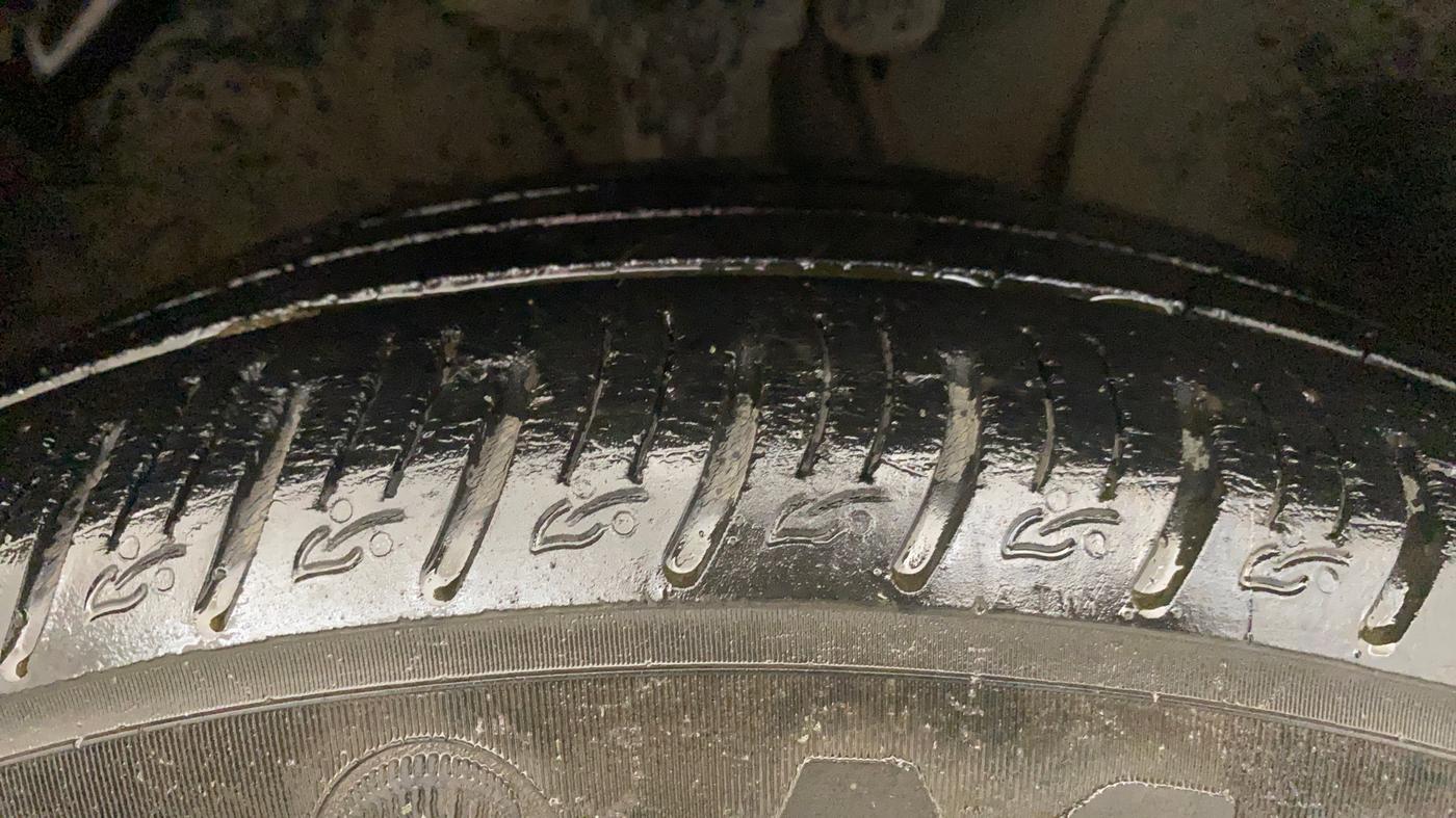 2020 Hyundai VENUE SX PLUS 1.0 TURBO DCT, Petrol, Automatic, 66,718 km, Right Front Tyre Tread
