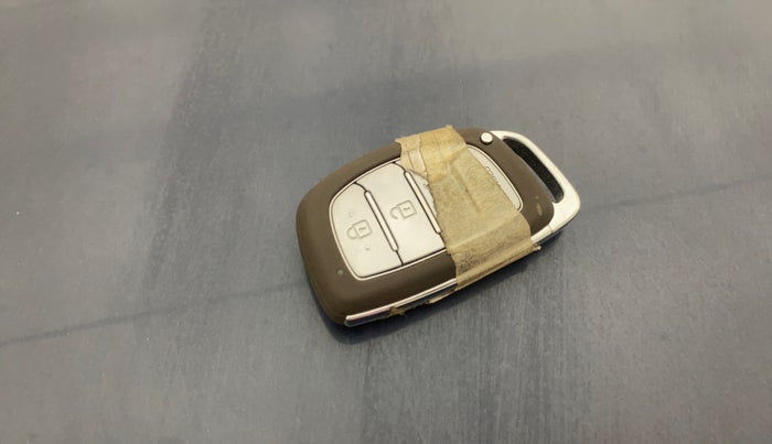 2020 Hyundai VENUE SX PLUS 1.0 TURBO DCT, Petrol, Automatic, 66,560 km, Key Close Up