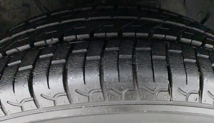 2018 Hyundai NEW SANTRO SPORTZ 1.1, Petrol, Manual, 15,643 km, Right Front Tyre Tread