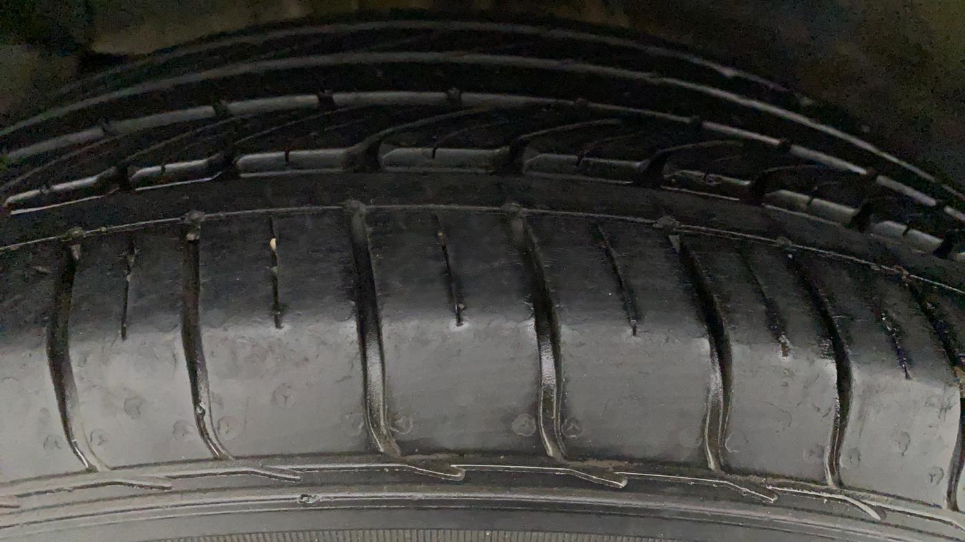 2018 Tata NEXON XM PETROL, Petrol, Manual, 28,931 km, Right Front Tyre Tread