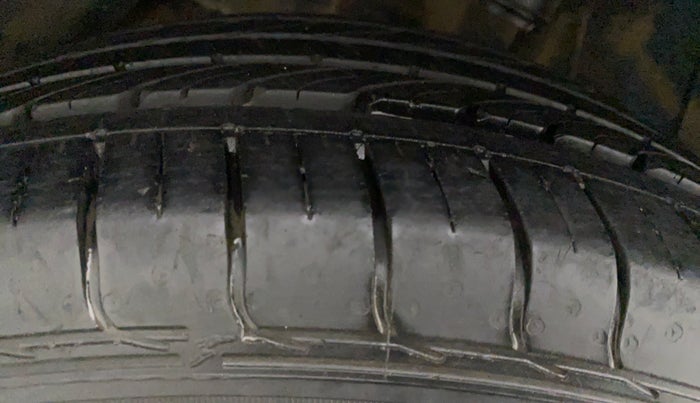 2018 Tata NEXON XM PETROL, Petrol, Manual, 28,931 km, Right Rear Tyre Tread