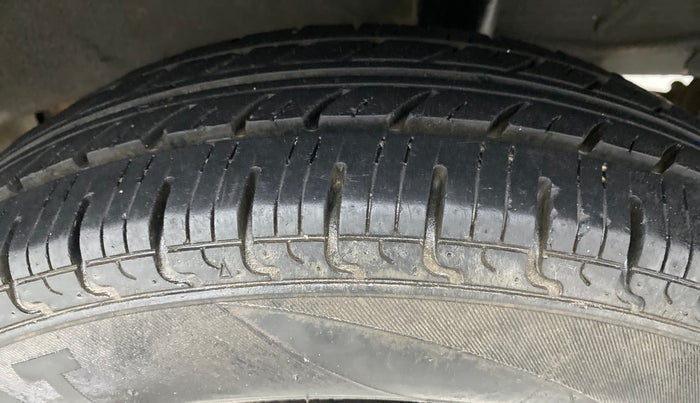 2016 Renault Kwid RXL, Petrol, Manual, 22,747 km, Left Rear Tyre Tread