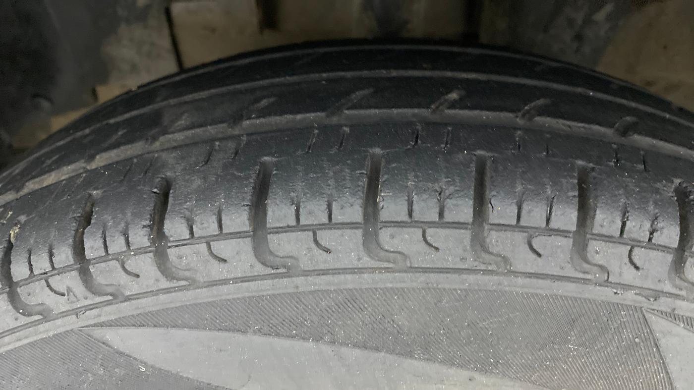 2016 Renault Kwid RXL, Petrol, Manual, 22,747 km, Left Front Tyre Tread