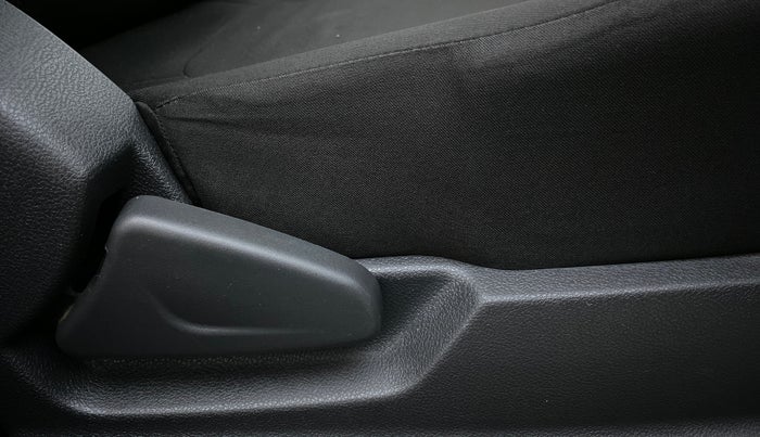 2016 Renault Kwid RXL, Petrol, Manual, 22,747 km, Driver Side Adjustment Panel