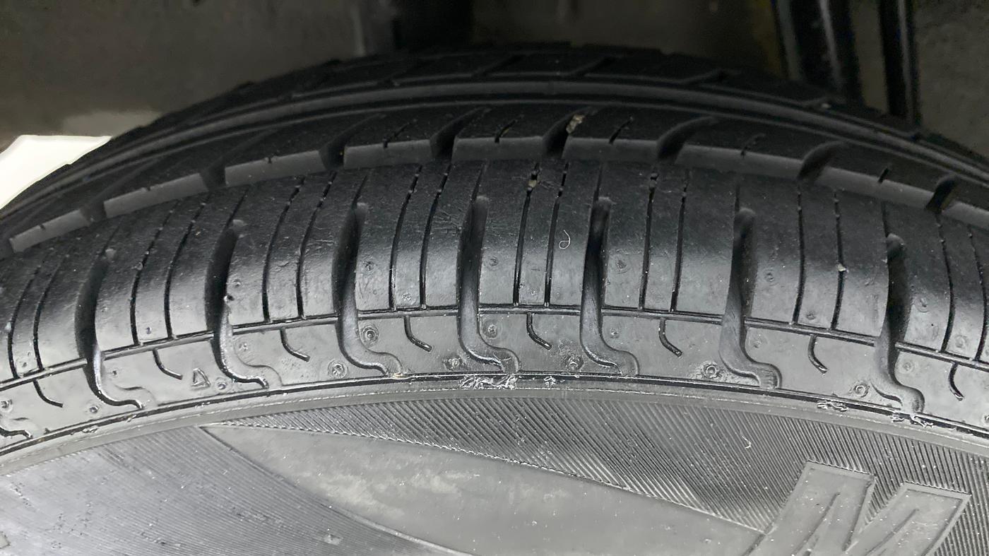 2016 Renault Kwid RXL, Petrol, Manual, 22,747 km, Right Rear Tyre Tread