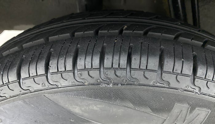 2016 Renault Kwid RXL, Petrol, Manual, 22,747 km, Right Rear Tyre Tread