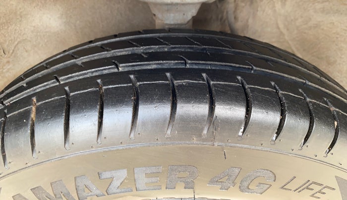 2016 Maruti Alto 800 LXI, Petrol, Manual, 54,196 km, Left Front Tyre Tread