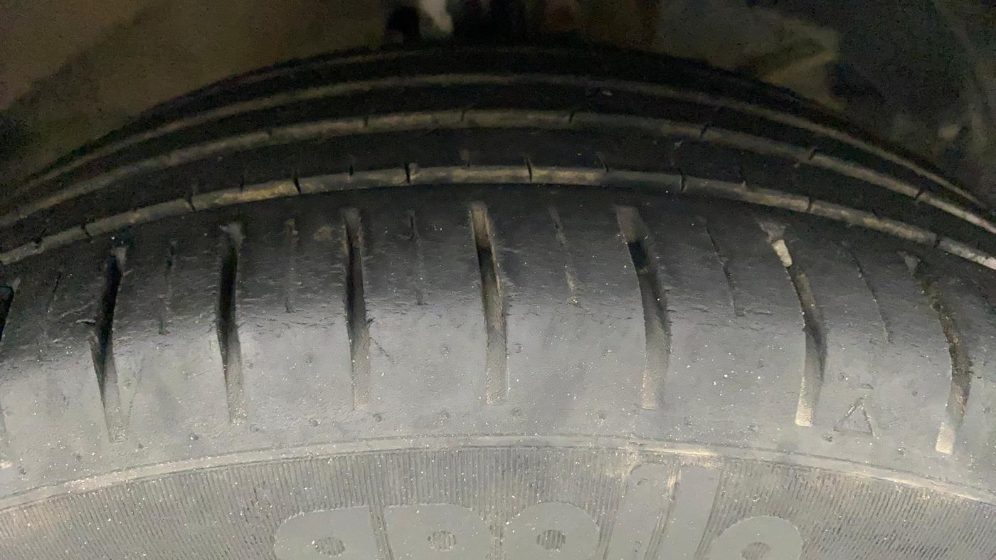 2016 Maruti Baleno ALPHA PETROL 1.2, Petrol, Manual, 91,980 km, Right Front Tyre Tread
