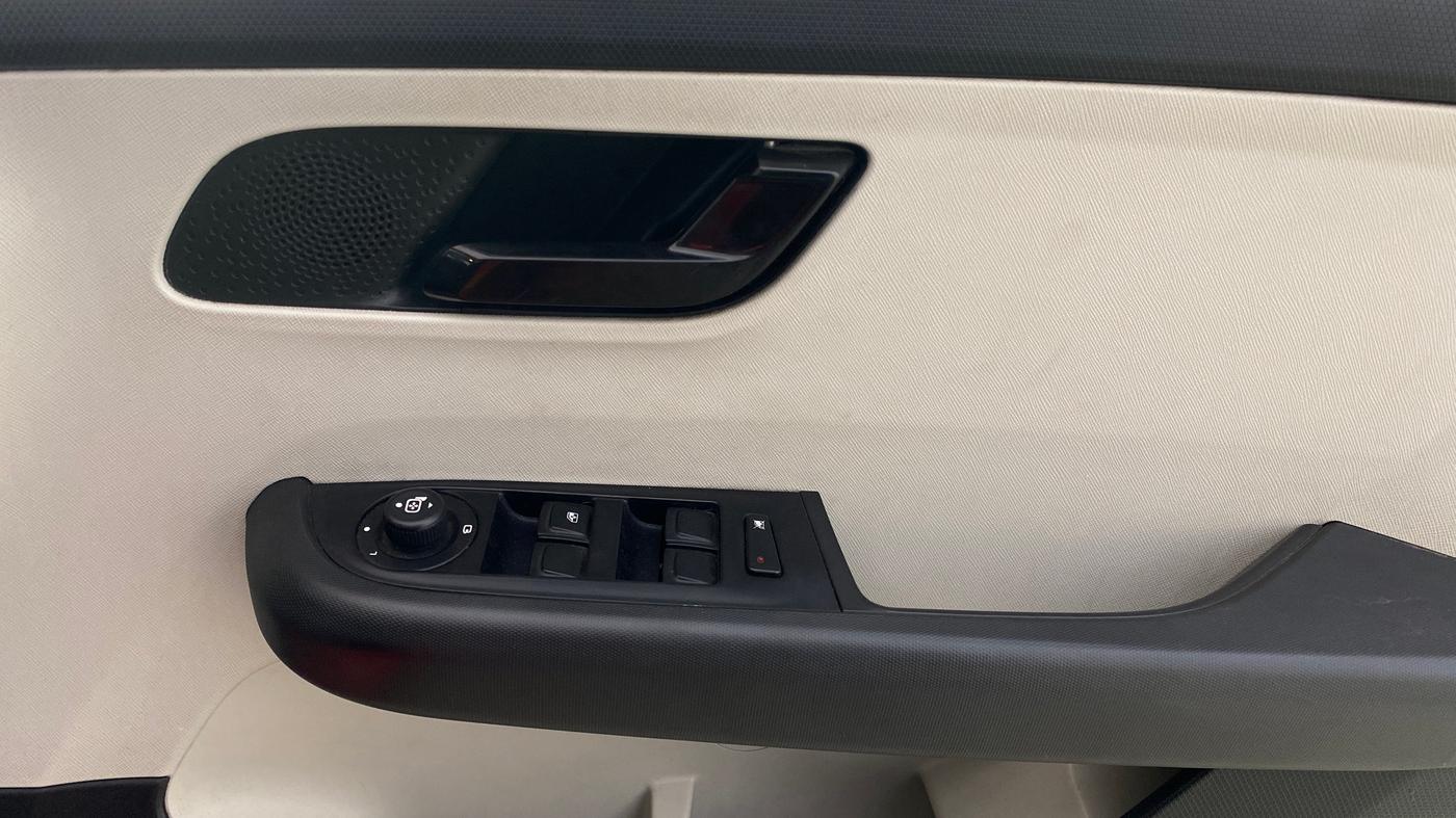 2021 Tata ALTROZ XT PETROL, Petrol, Manual, 51,137 km, Driver Side Door Panels Control