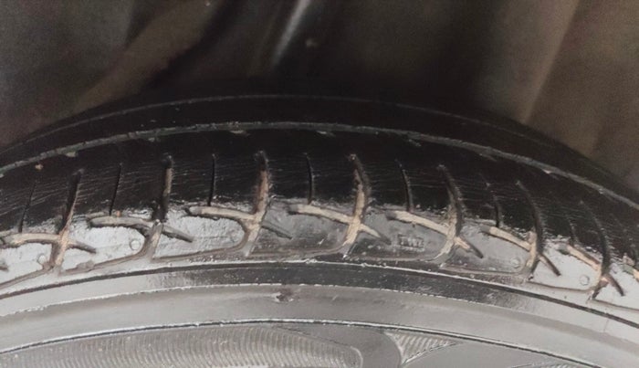 2015 Honda Amaze 1.2L I-VTEC SX, Petrol, Manual, 51,423 km, Left Rear Tyre Tread