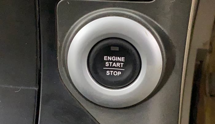 2017 Mahindra XUV500 W10, Diesel, Manual, 72,010 km, Keyless Start/ Stop Button