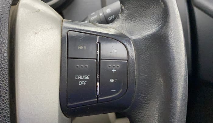 2017 Mahindra XUV500 W10, Diesel, Manual, 72,010 km, Adaptive Cruise Control