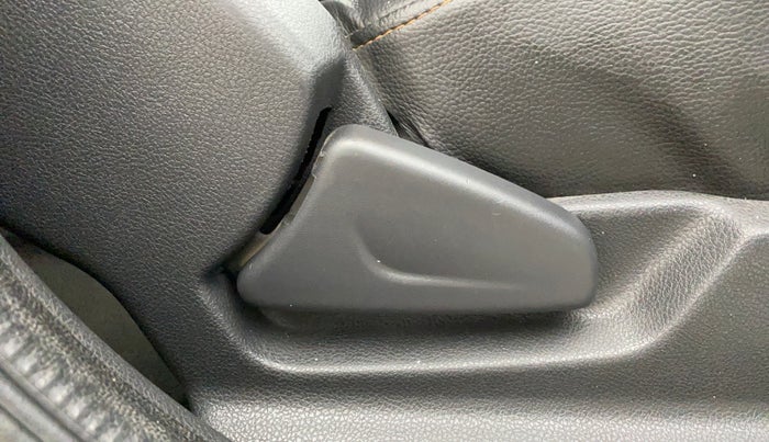 2016 Renault Kwid RXL, Petrol, Manual, 27,353 km, Driver Side Adjustment Panel