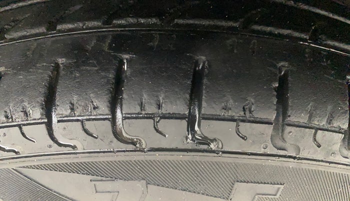 2016 Renault Kwid RXL, Petrol, Manual, 27,353 km, Left Front Tyre Tread