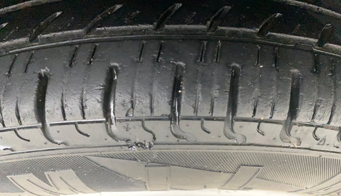 2016 Renault Kwid RXL, Petrol, Manual, 27,353 km, Left Rear Tyre Tread