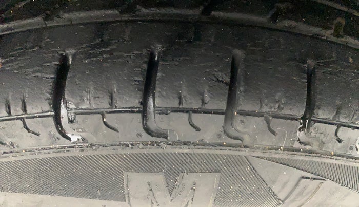 2016 Renault Kwid RXL, Petrol, Manual, 27,353 km, Right Front Tyre Tread