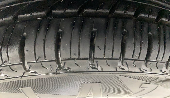 2016 Renault Kwid RXL, Petrol, Manual, 27,353 km, Right Rear Tyre Tread