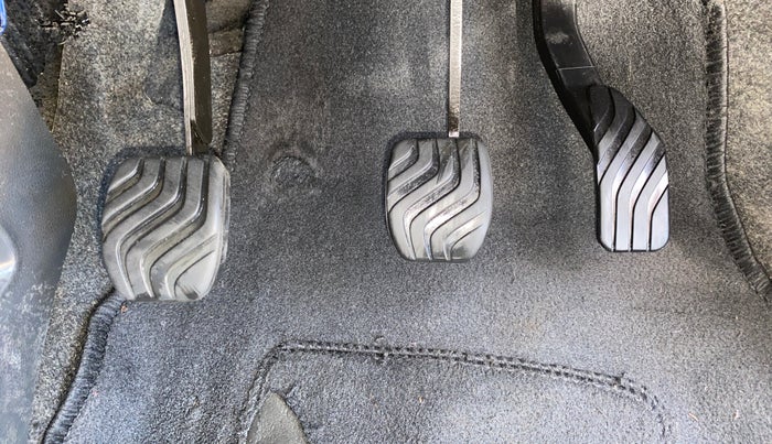 2016 Renault Kwid RXL, Petrol, Manual, 27,353 km, Pedals