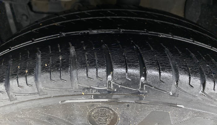 2018 Maruti Vitara Brezza VDI, Diesel, Manual, 72,660 km, Left Front Tyre Tread