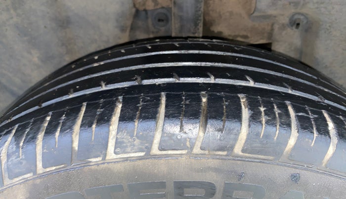 2018 Renault Captur RXT PETROL DUAL TONE, Petrol, Manual, 60,975 km, Left Rear Tyre Tread