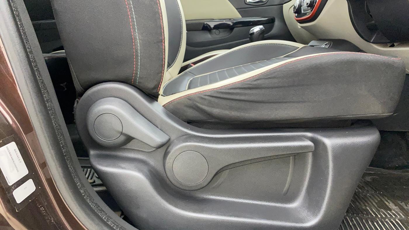 2018 Renault Captur RXT PETROL DUAL TONE, Petrol, Manual, 60,975 km, Driver Side Adjustment Panel