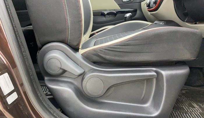 2018 Renault Captur RXT PETROL DUAL TONE, Petrol, Manual, 60,975 km, Driver Side Adjustment Panel