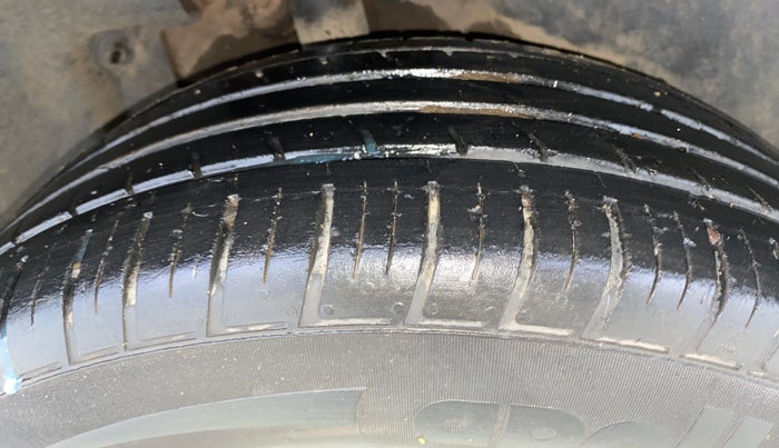 2018 Renault Captur RXT PETROL DUAL TONE, Petrol, Manual, 60,975 km, Right Rear Tyre Tread